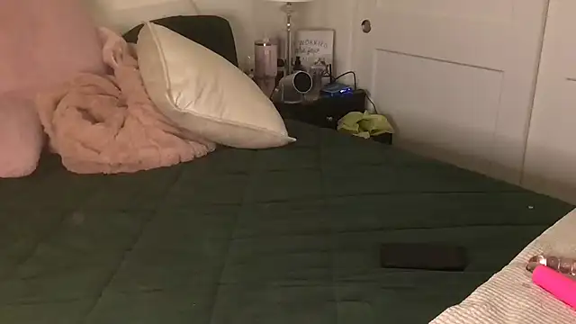 explosivekitty69 online show from November 7, 2025, 4:12 am