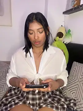 Snapshot of Isabella_fasilier chatting on January 16, 2025, 12:45 am Isabella fasilier online show from January 16, 2025, 12:45 am