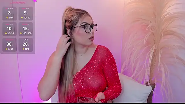 Snapshot of thaliafox_ chatting on February 26, 2025, 4:45 pm thaliafox online show from February 26, 2025, 4:45 pm