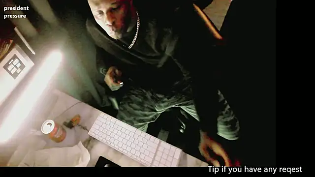 Snapshot of Pressure69mee chatting on March 21, 2025, 5:11 am Pressure69mee online show from March 21, 2025, 5:11 am