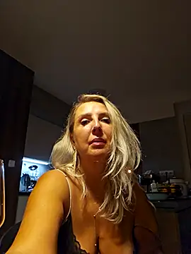 MariaRichi  online show from October 13, 2025, 7:58 pm