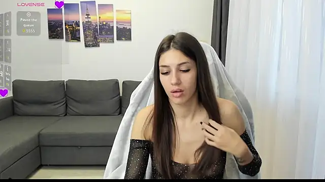 Kimi Ivy online show from November 7, 2025, 5:18 am