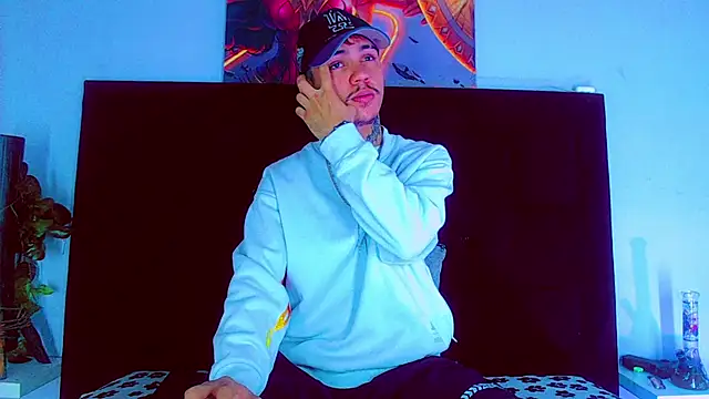 HannibalLester online show from November 18, 2025, 4:39 am