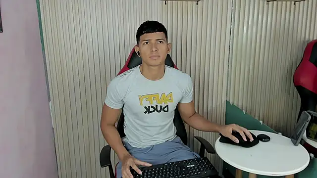 Snapshot of yei-sant chatting on November 7, 2025, 2:55 am yei-sant online show from November 7, 2025, 2:55 am