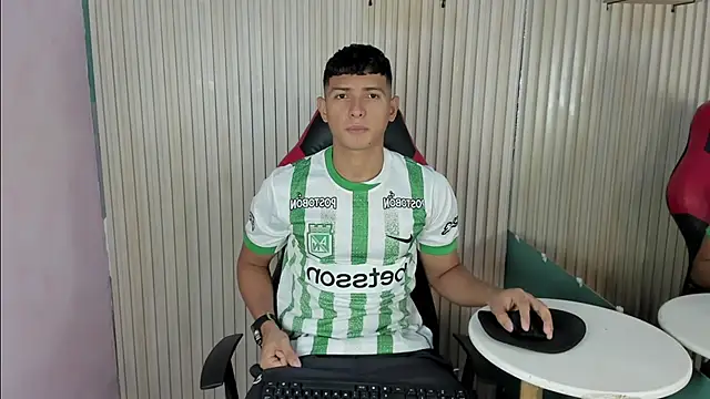 Snapshot of yei-sant chatting on November 9, 2025, 3:49 am yei-sant online show from November 9, 2025, 3:49 am