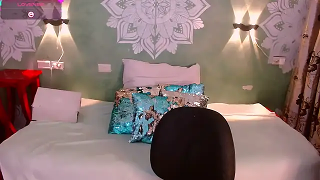 Snapshot of Emili_Roux chatting on January 31, 2025, 1:12 pm Emili Roux online show from January 31, 2025, 1:12 pm