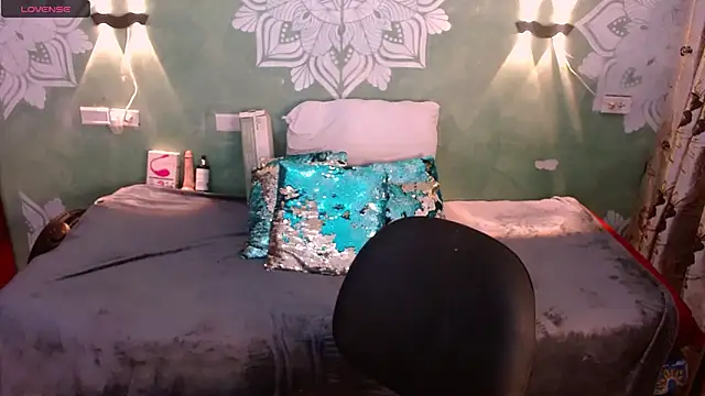 Snapshot of Emili_Roux chatting on February 4, 2025, 4:08 pm Emili Roux online show from February 4, 2025, 4:08 pm