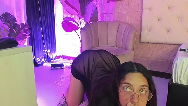 sadashi moon  online show from March 5, 2025, 3:40 am