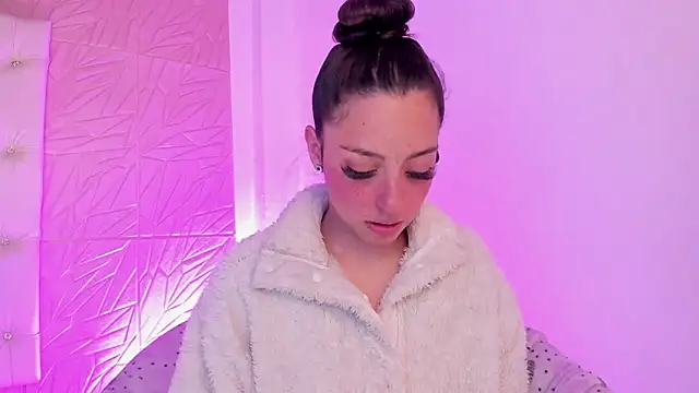 sadashi moon  online show from March 17, 2025, 1:35 am