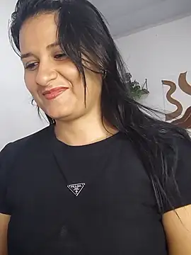 Snapshot of elena_jonees chatting on January 17, 2026, 6:11 pm elena jonees online show from January 17, 2026, 6:11 pm