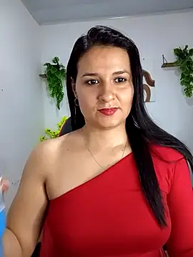 Snapshot of elena_jonees chatting on February 14, 2026, 6:15 pm elena jonees online show from February 14, 2026, 6:15 pm