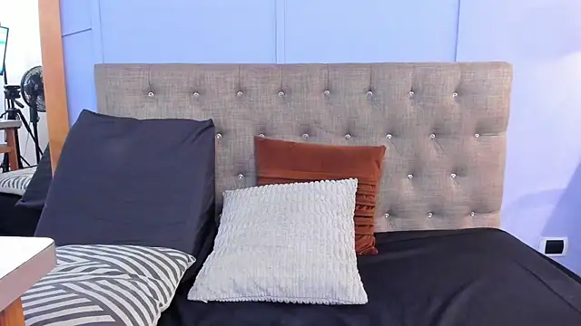 nathalie rossel online show from October 23, 2025, 8:24 am