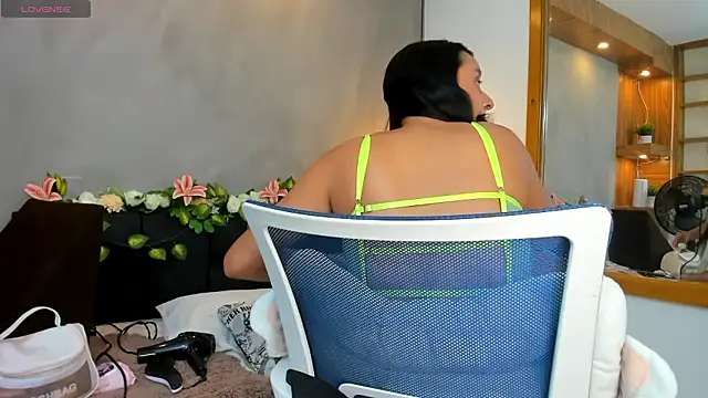 Hannah williams1 online show from December 4, 2024, 7:23 pm