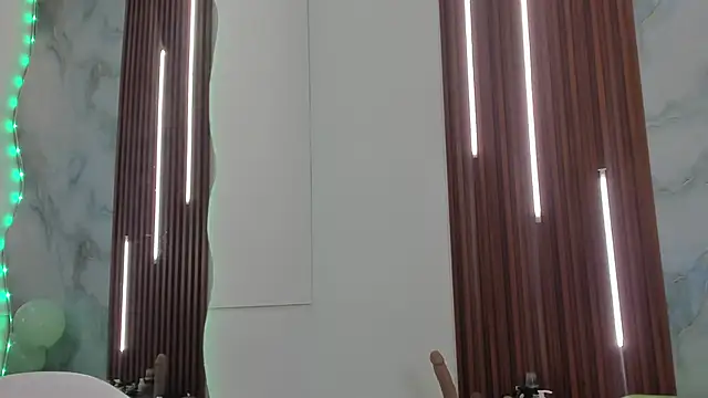 zoee lovv online show from March 18, 2026, 3:09 am