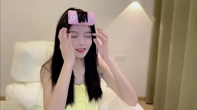 xiaodaibabyy online show from October 12, 2025, 7:51 am