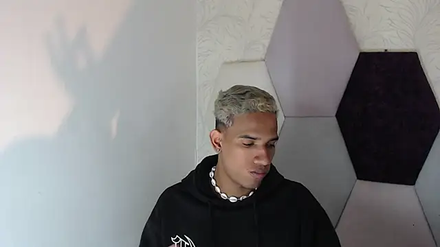 AbrahanBratz online show from January 30, 2025, 2:58 pm