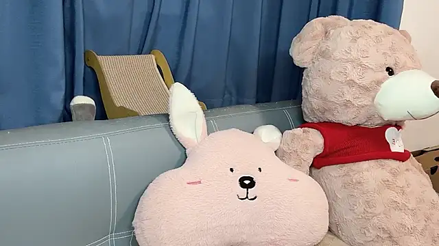 Lili-2 online show from October 21, 2025, 5:46 pm