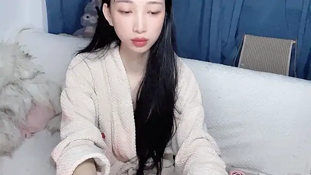 Lili-2 online show from November 22, 2025, 3:33 pm