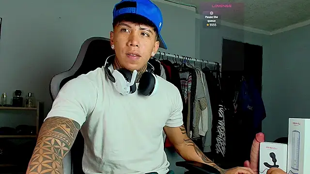 Nickhot0609 online show from October 3, 2025, 11:18 am