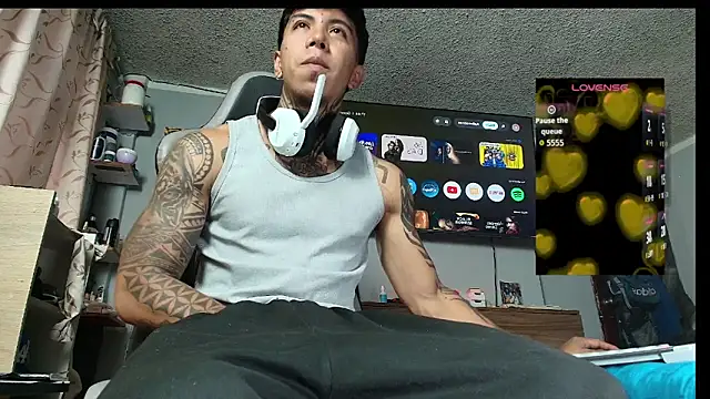 Nickhot0609 online show from February 20, 2026, 10:43 pm