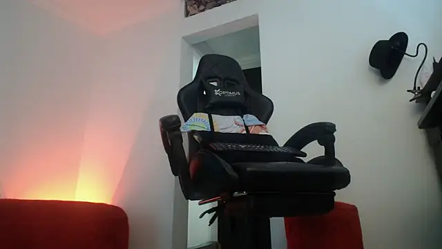 Madame Shein  online show from February 28, 2025, 3:37 pm