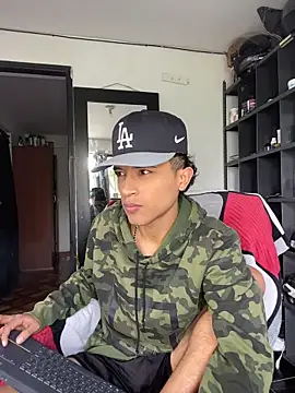 Snapshot of Edward_Milleer chatting on November 4, 2025, 4:28 pm Edward Milleer online show from November 4, 2025, 4:28 pm