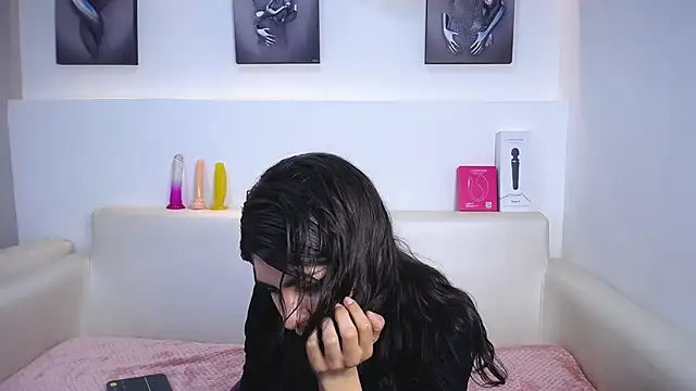 Melodi Roux online show from October 21, 2025, 1:01 pm