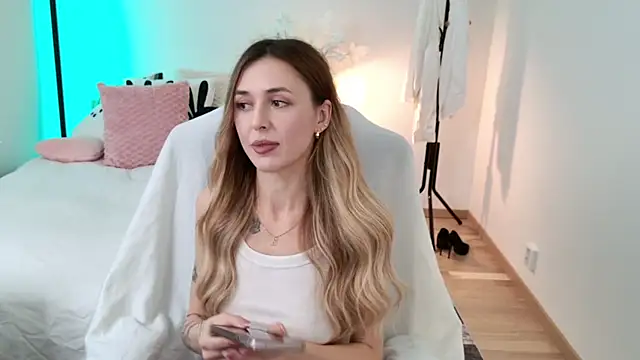 Sophie Enzo online show from January 17, 2025, 8:34 am