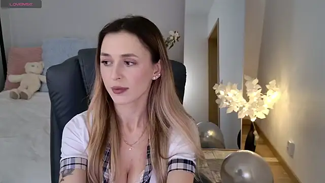 Sophie Enzo online show from March 22, 2025, 9:42 pm