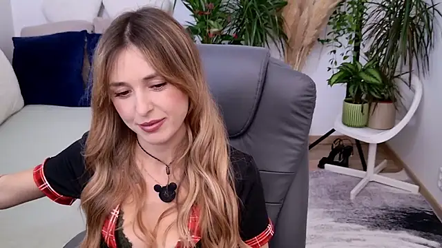 Sophie Enzo online show from September 20, 2025, 9:05 pm