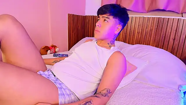 kiing azahell online show from November 15, 2025, 3:26 am