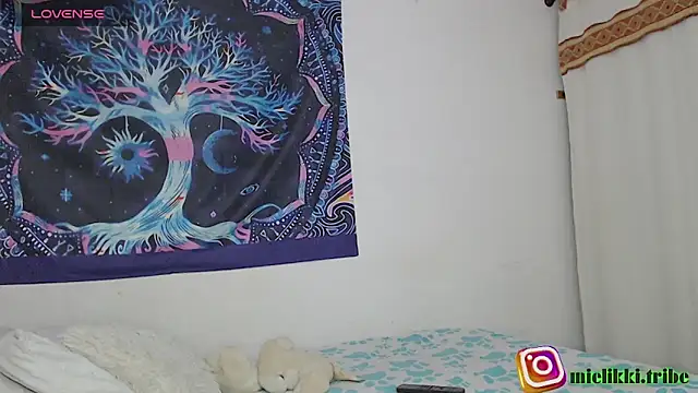 mielikki001 online show from April 23, 2026, 4:53 pm