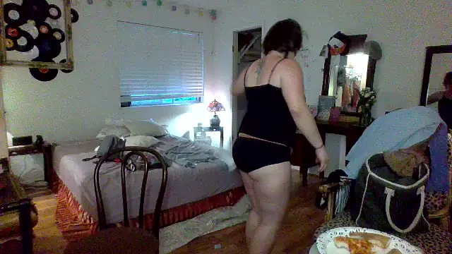 sophiarica online show from May 12, 2026, 12:52 am
