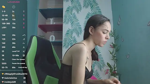 Mia-kalinfa online show from December 9, 2024, 6:35 pm