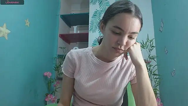 Mia-kalinfa online show from December 30, 2024, 6:27 pm