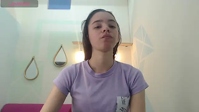 Mia-kalinfa online show from January 22, 2025, 3:40 pm