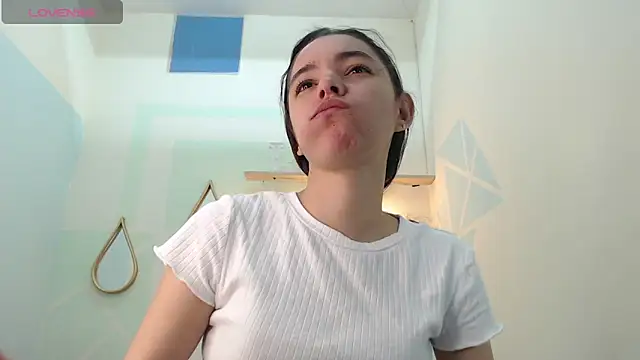 Mia-kalinfa online show from February 21, 2025, 1:11 pm