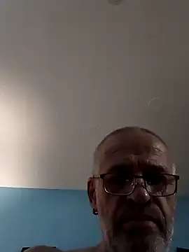 Snapshot of geilerschwanz64 chatting on February 12, 2025, 8:18 pm geilerschwanz64 online show from February 12, 2025, 8:18 pm