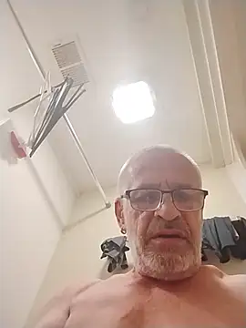 geilerschwanz64 online show from May 15, 2026, 1:51 pm