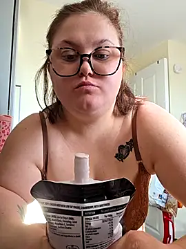 Snapshot of Tallulah-mae-xoxox chatting on April 19, 2026, 8:02 am Tallulah-mae-xoxox online show from April 19, 2026, 8:02 am