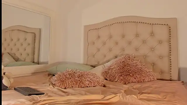 Scarlett grand online show from February 4, 2025, 5:42 am