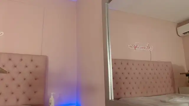 alice sofia online show from December 21, 2025, 1:51 pm