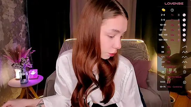 Snapshot of MilliBrown_ chatting on October 17, 2025, 8:06 am MilliBrown online show from October 17, 2025, 8:06 am