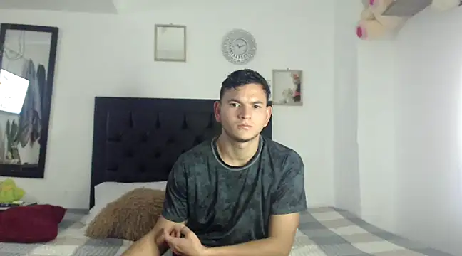 Snapshot of Latin_Boy24 chatting on December 31, 2024, 6:46 pm Latin Boy24 online show from December 31, 2024, 6:46 pm