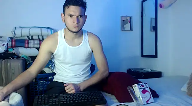 Snapshot of Latin_Boy24 chatting on February 7, 2025, 5:40 pm Latin Boy24 online show from February 7, 2025, 5:40 pm