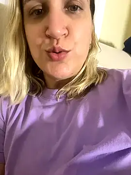 Snapshot of Bia_sexynovaes chatting on October 28, 2025, 1:09 am Bia sexynovaes online show from October 28, 2025, 1:09 am