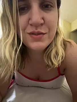 Snapshot of Bia_sexynovaes chatting on November 25, 2025, 2:44 am Bia sexynovaes online show from November 25, 2025, 2:44 am