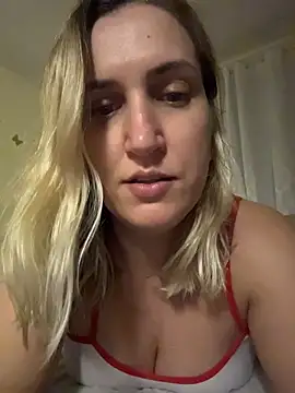 Snapshot of Bia_sexynovaes chatting on December 17, 2025, 12:27 am Bia sexynovaes online show from December 17, 2025, 12:27 am