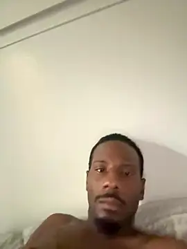 Snapshot of louu51 chatting on October 9, 2025, 2:15 pm louu51 online show from October 9, 2025, 2:15 pm