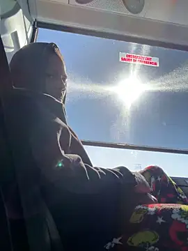 Snapshot of louu51 chatting on March 9, 2026, 4:55 pm louu51 online show from March 9, 2026, 4:55 pm